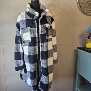 Women Plaid Sherpa Coat Sz Large Black White Teddy Fleece Button Front Cozy Y545